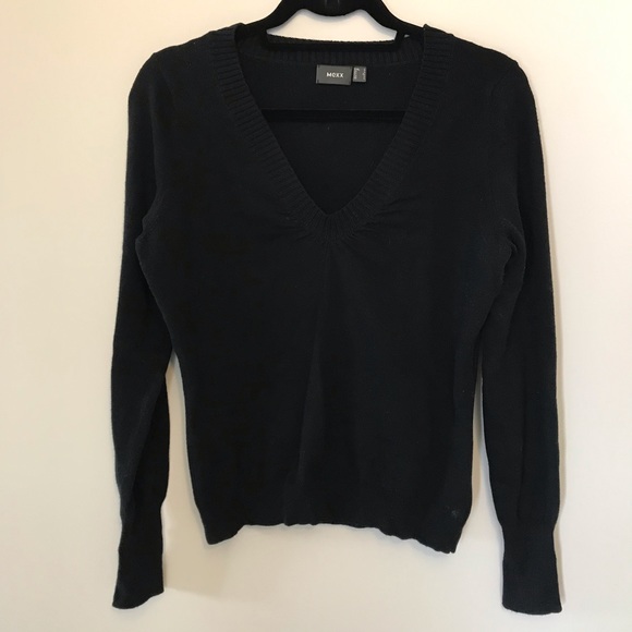 ❄️ 5/$30 ❄️ Mexx deep v-neck sweater - Picture 1 of 5